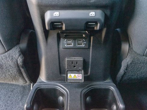 Used 2019 Jeep Wrangler Unlimited Sahara AWD/4WD image 30
