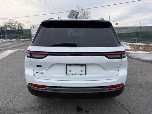 New 2026 Jeep Grand Cherokee Altitude AWD/4WD image 8