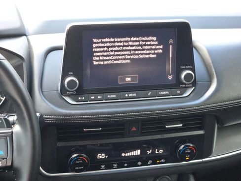 Certified 2025 Nissan Rogue SV FWD image 16