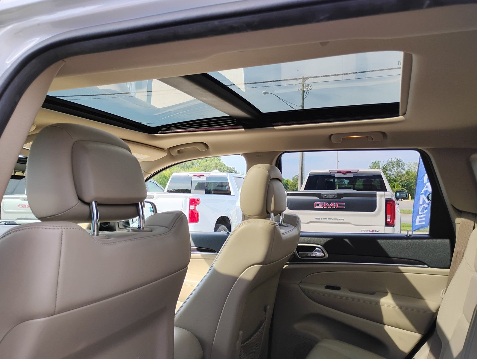 Used 2014 Jeep Grand Cherokee Limited w/ Luxury Group II AWD/4WD image 26