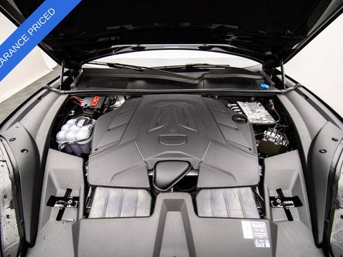 Used 2025 Porsche Cayenne AWD/4WD image 34