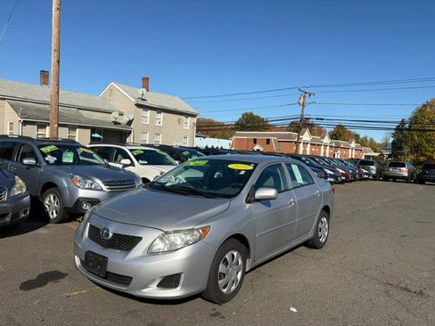 Used 2010 Toyota Corolla LE image 2