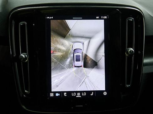 Certified 2023 Volvo XC40 Recharge Ultimate w/ Protection Package Premier image 12