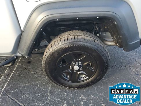 Used 2023 Jeep Gladiator Sport image 22