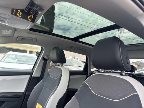 New 2026 Volkswagen Taos SE FWD image 16