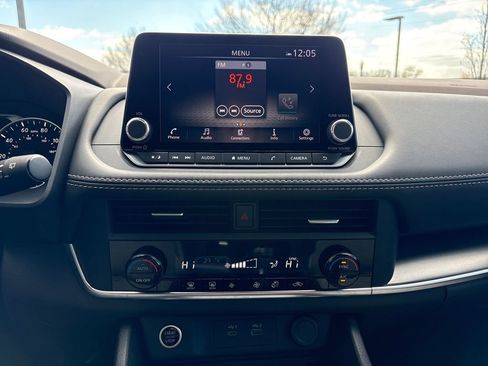 Used 2023 Nissan Rogue SV image 29