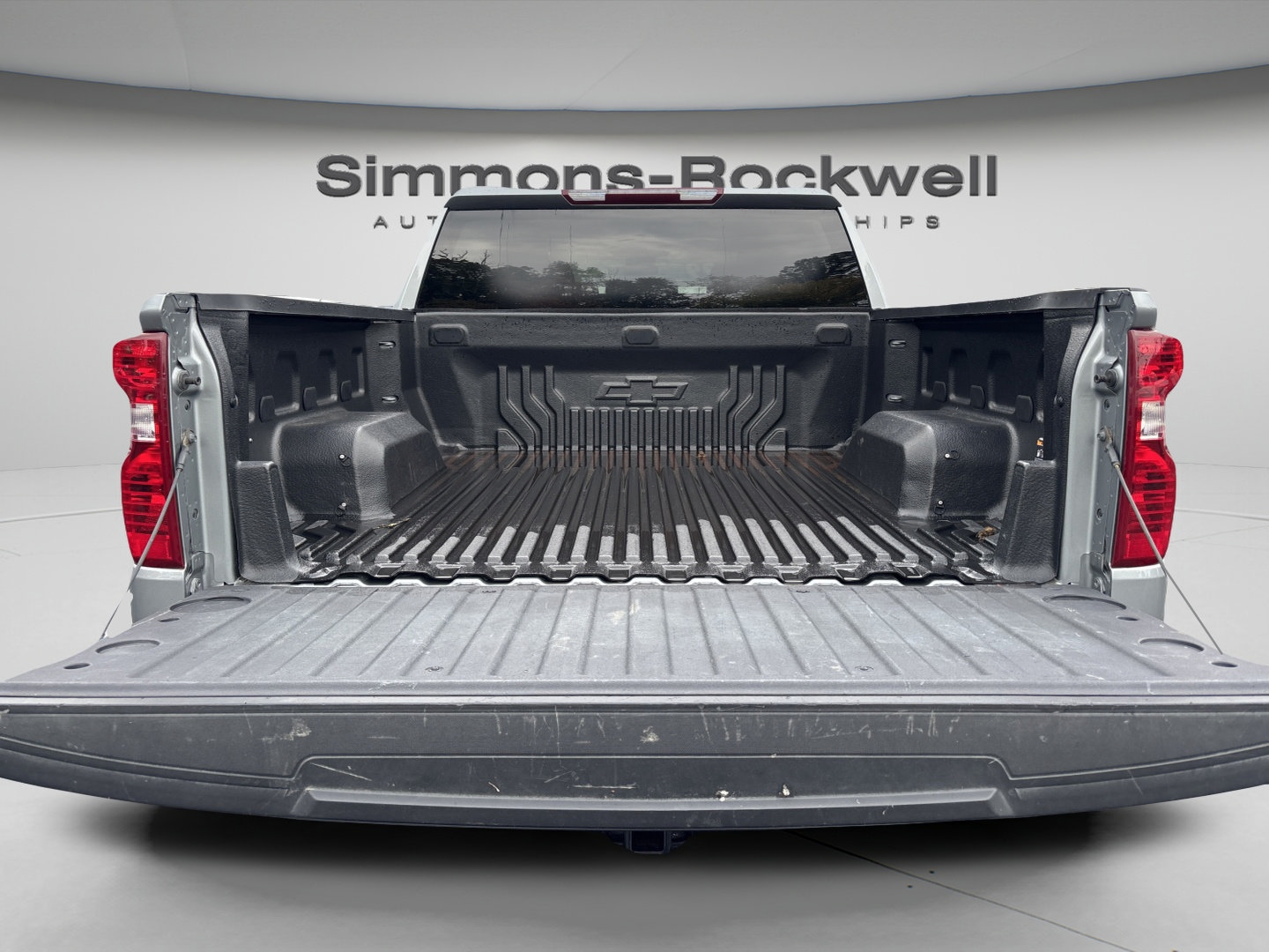 Used 2024 Chevrolet Silverado 1500 LT AWD/4WD image 8