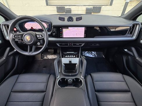 Used 2025 Porsche Cayenne E-Hybrid w/ Premium Package Plus AWD/4WD image 13