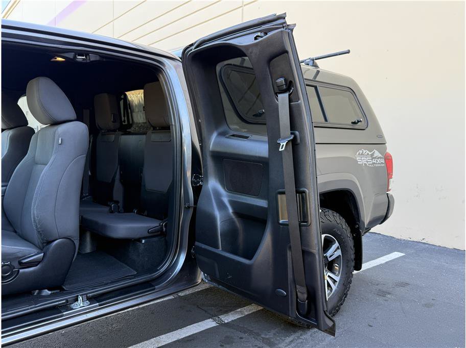 Used 2019 Toyota Tacoma TRD Sport AWD/4WD image 30