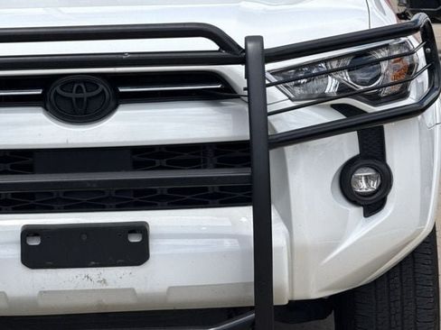 Used 2022 Toyota 4Runner SR5 Premium w/ Moonroof Package AWD/4WD image 7