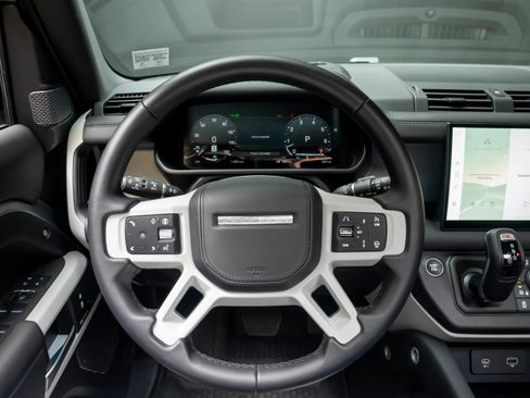 Used 2024 Land Rover Defender 110 SE AWD/4WD image 19