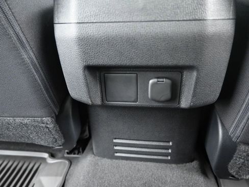 Used 2025 Toyota Tacoma SR5 AWD/4WD image 28