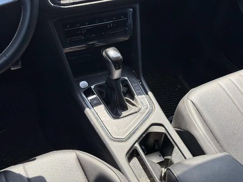 Certified 2023 Volkswagen Tiguan SE R-Line FWD image 9