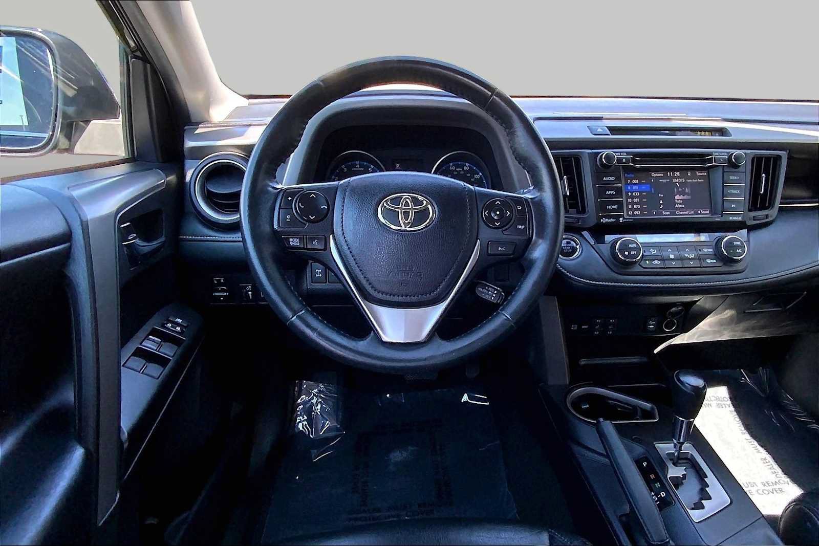 Used 2018 Toyota RAV4 XLE AWD/4WD image 4