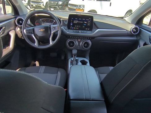 Used 2025 Chevrolet Blazer LT AWD/4WD image 19