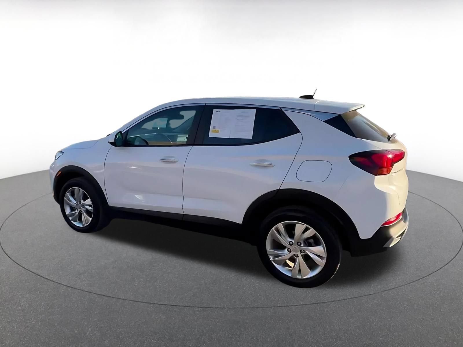 Used 2025 Buick Encore GX Preferred AWD/4WD image 9