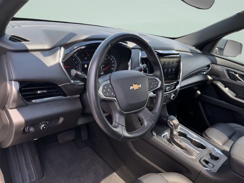 Used 2023 Chevrolet Traverse LT w/ LT Premium Package AWD/4WD image 17
