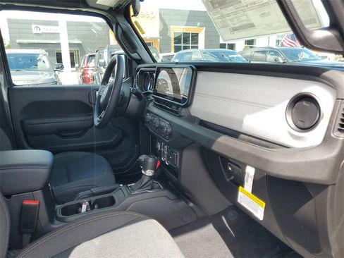 New 2025 Jeep Gladiator Sport image 29