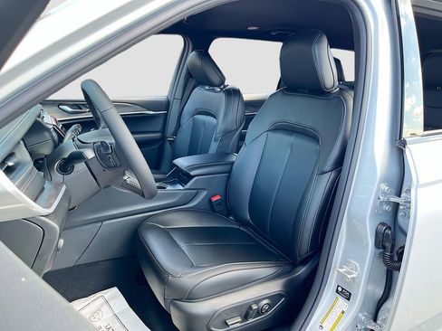 New 2025 Jeep Grand Cherokee L Limited w/ Black Appearance Package image 22