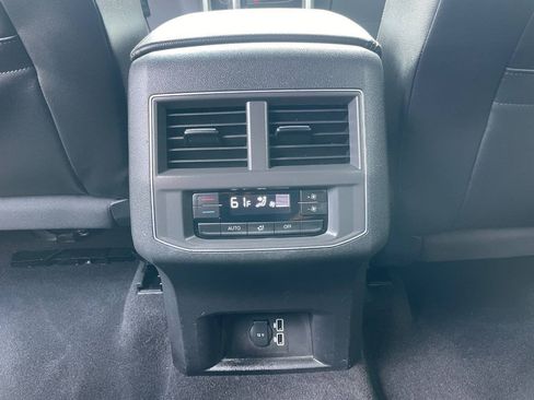 Used 2019 Volkswagen Atlas SE w/ Towing Package FWD image 17