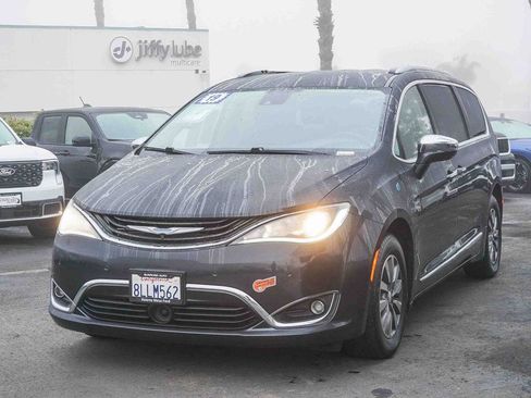 Used 2019 Chrysler Pacifica Limited w/ Advanced Safetytec Group image 4