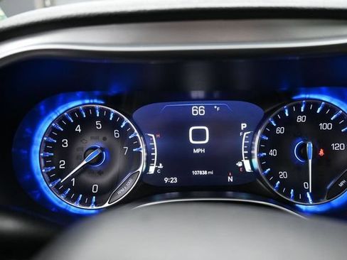 Used 2019 Chrysler Pacifica Limited w/ S Appearance Package FWD image 2