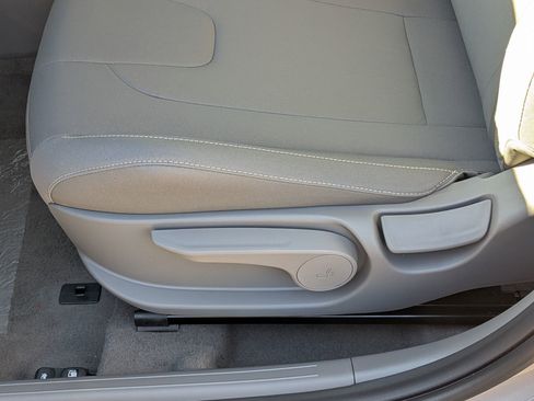 New 2026 Hyundai Elantra SEL Sport FWD image 18