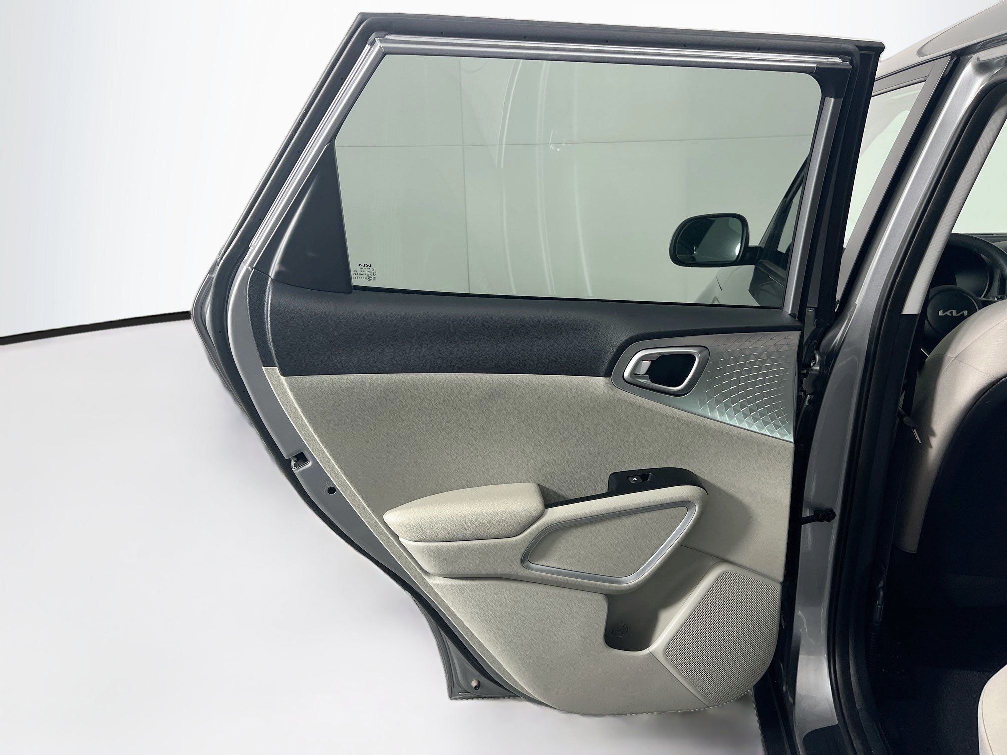 Used 2025 Kia Soul LX w/ LX Technology Package FWD image 25