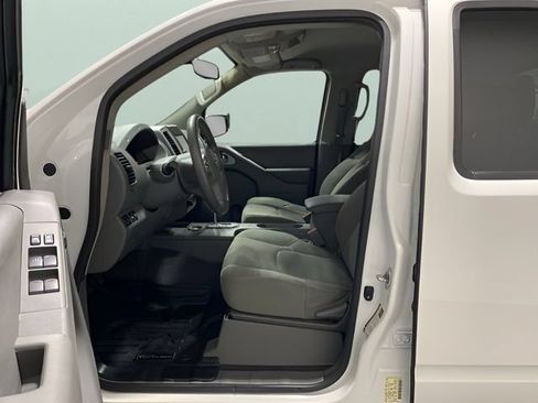 Used 2021 Nissan Frontier SV w/ Midnight Edition Floor Mats AWD/4WD image 11