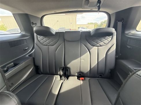 Certified 2022 Hyundai Palisade Limited w/ Winter Package image 23