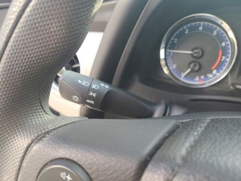 Used 2018 Toyota Corolla LE image 23