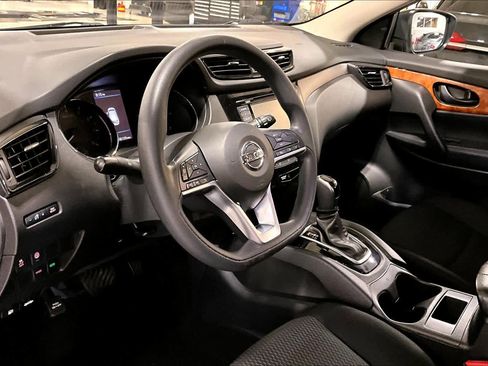 Used 2020 Nissan Rogue Sport S image 16