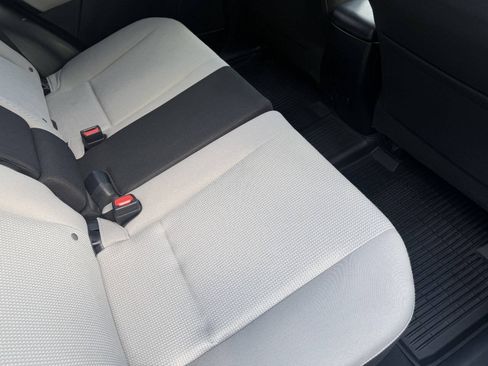 Used 2018 Toyota RAV4 XLE AWD/4WD image 25