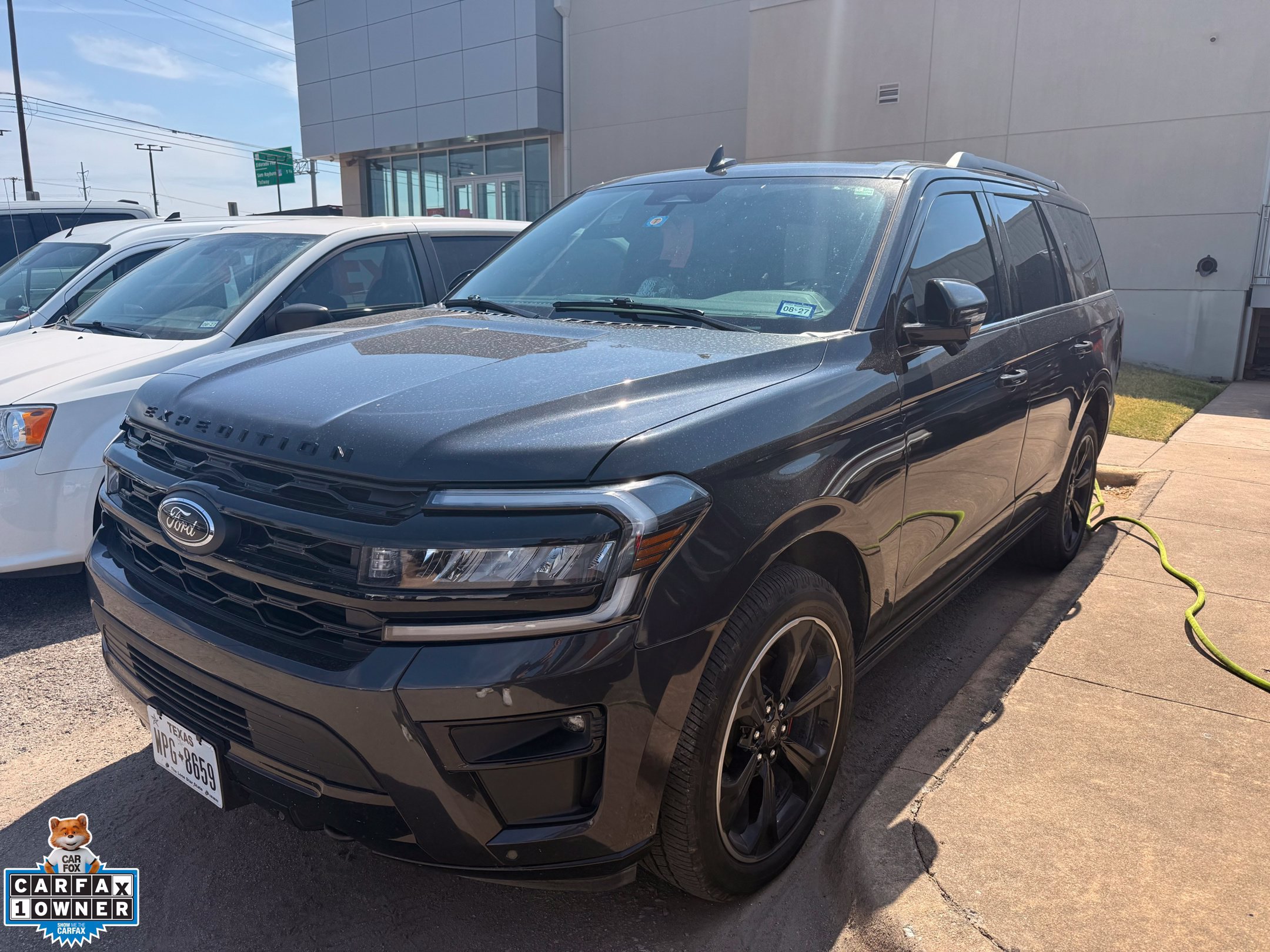 Used 2022 Ford Expedition Limited AWD/4WD image 2