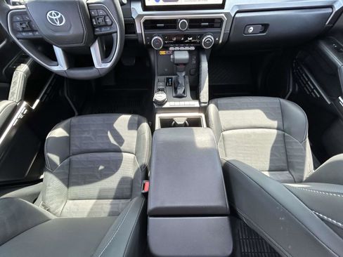 Used 2025 Toyota 4Runner TRD Off-Road Premium image 12