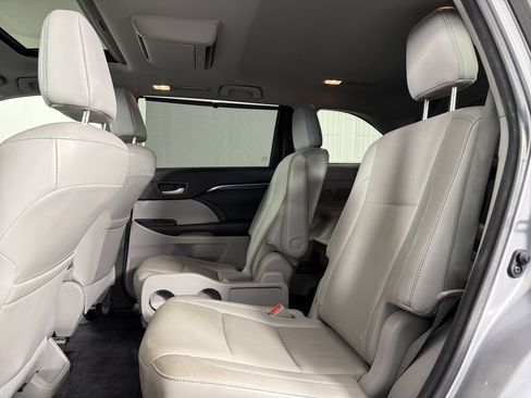 Used 2015 Toyota Highlander Limited w/ Driver Technology Package FWD image 26