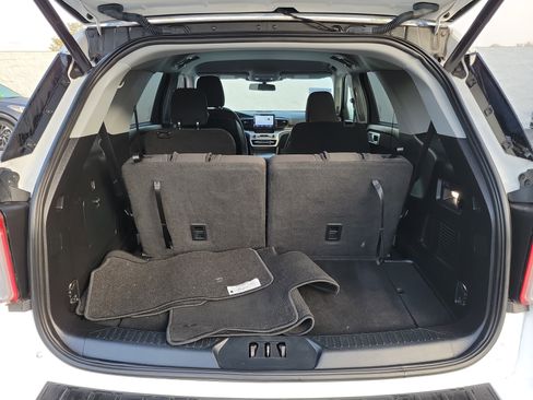 Used 2020 Ford Explorer XLT image 23