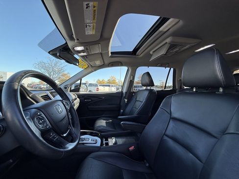 Used 2017 Honda Pilot Touring image 12