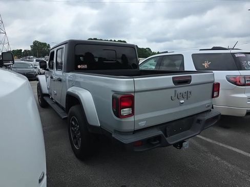 Used 2023 Jeep Gladiator Overland w/ Trailer Tow Package AWD/4WD image 3