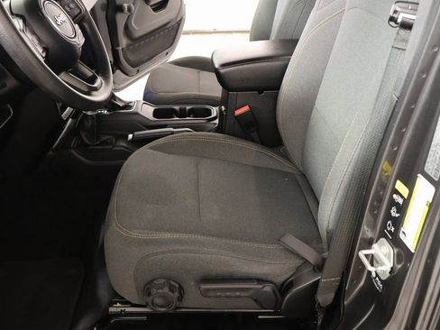 Used 2024 Jeep Gladiator Sport image 10