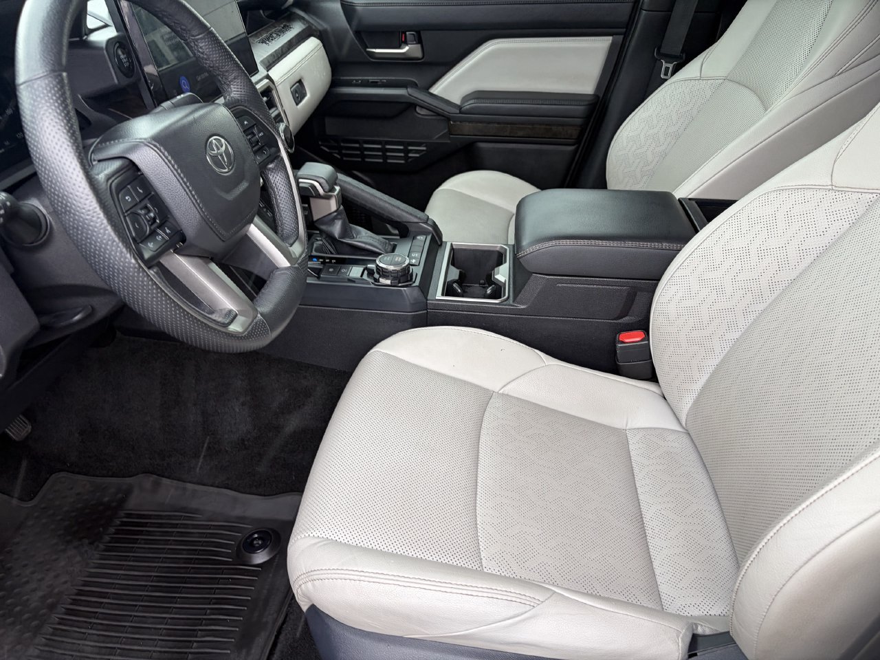 Used 2025 Toyota Tacoma Limited AWD/4WD image 23