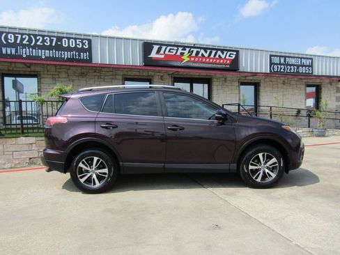 Used 2017 Toyota RAV4 XLE FWD image 5