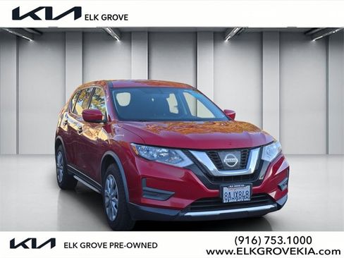 Used 2017 Nissan Rogue S image 1