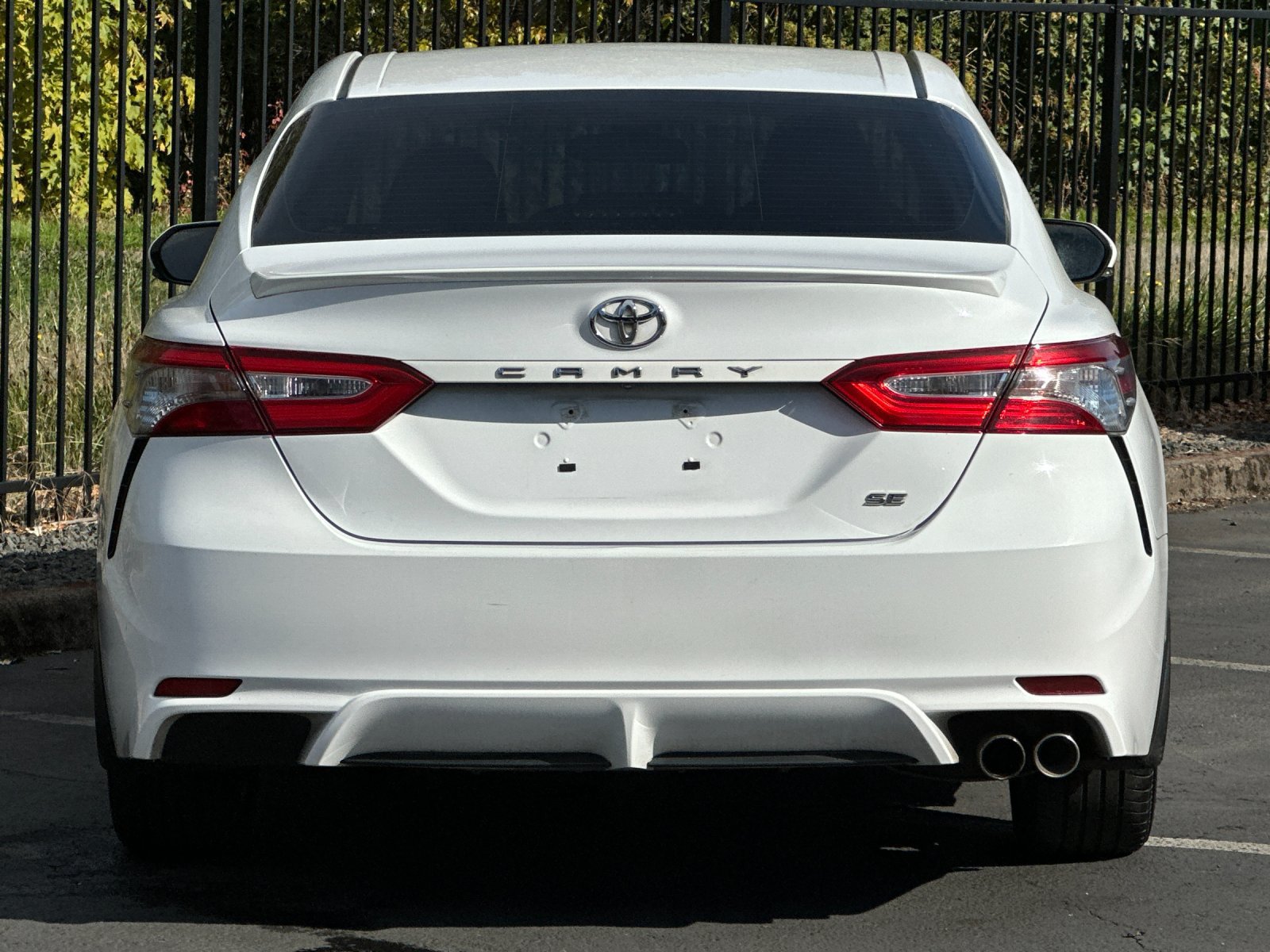 Used 2019 Toyota Camry SE FWD image 5