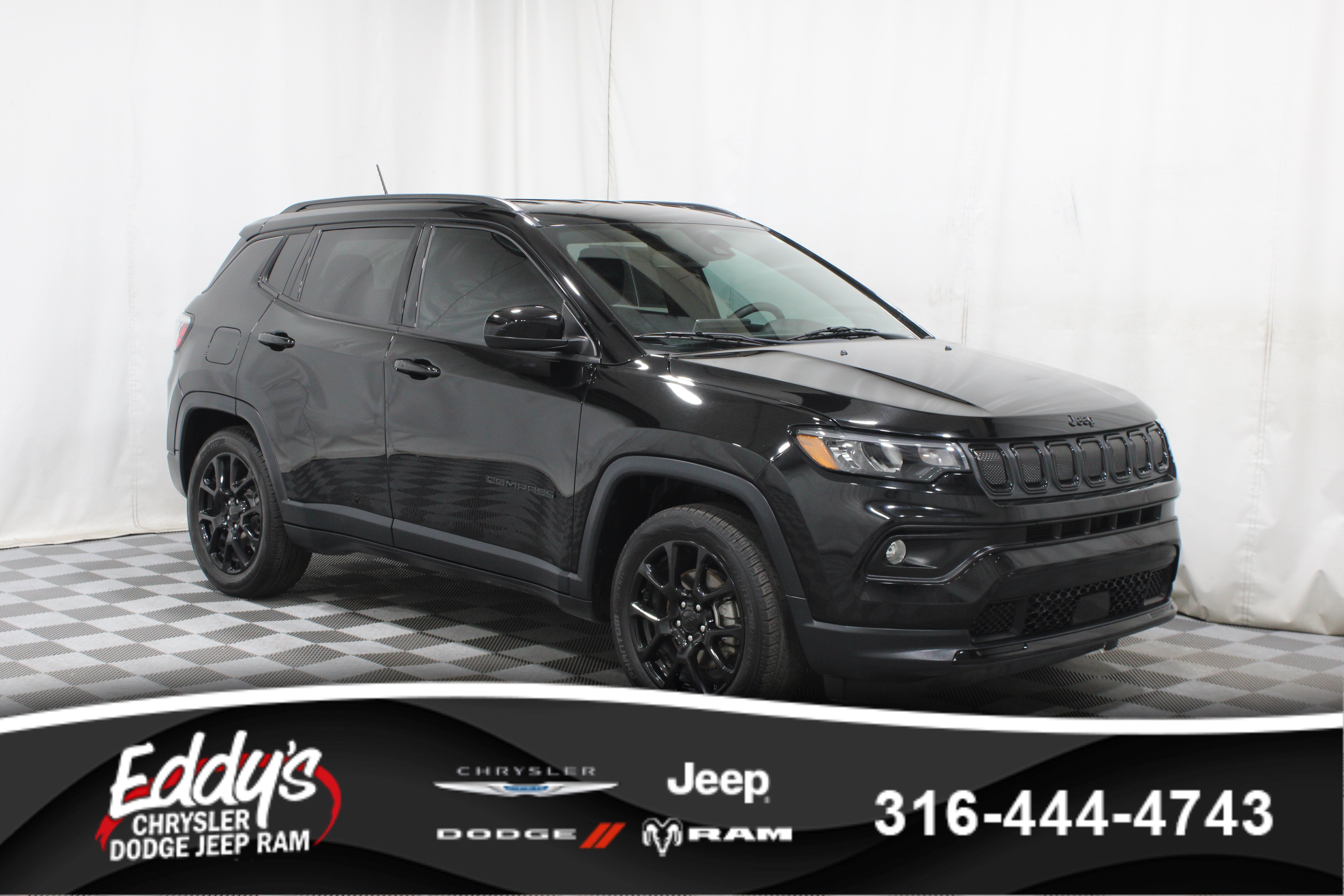 Used 2022 Jeep Compass Latitude FWD image 1