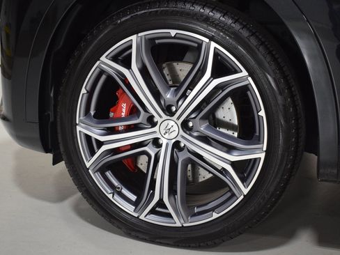 Certified 2022 Maserati Levante Modena image 5