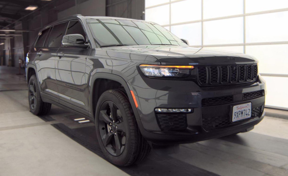 Used 2025 Jeep Grand Cherokee L Limited w/ Luxury Tech Group II AWD/4WD image 2