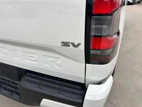 Used 2023 Nissan Frontier SV w/ SV Convenience Package RWD image 4