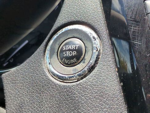 Used 2018 Nissan Rogue SV FWD image 26