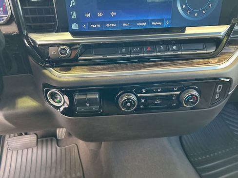 Used 2024 Chevrolet Silverado 2500 LT image 42